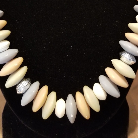 ❗5 For $2️⃣5️⃣ Bundle Sale❗️Single-Strand Disk Beaded Necklace - Picture 2 of 3